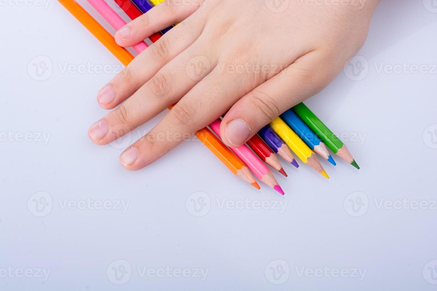 crayons de couleur sur fond blanc photo