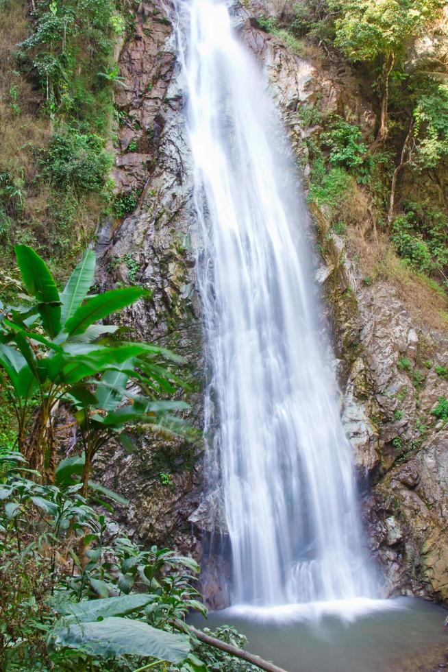 cascade de mae gone, chaing rai , thaïlande photo