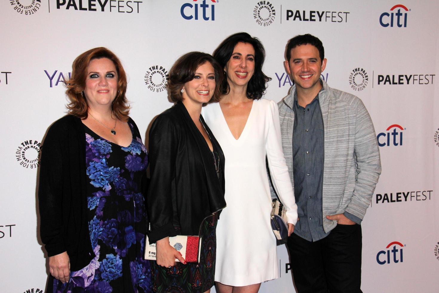 los angeles, 14 septembre - donna lynne champlin, rachel bloom, aline brosh mckenna, santino fontana au paleyfest 2015 fall tv preview, folle ex-petite amie au paley center for media le 14 septembre 2015 à beverly hills, ca photo