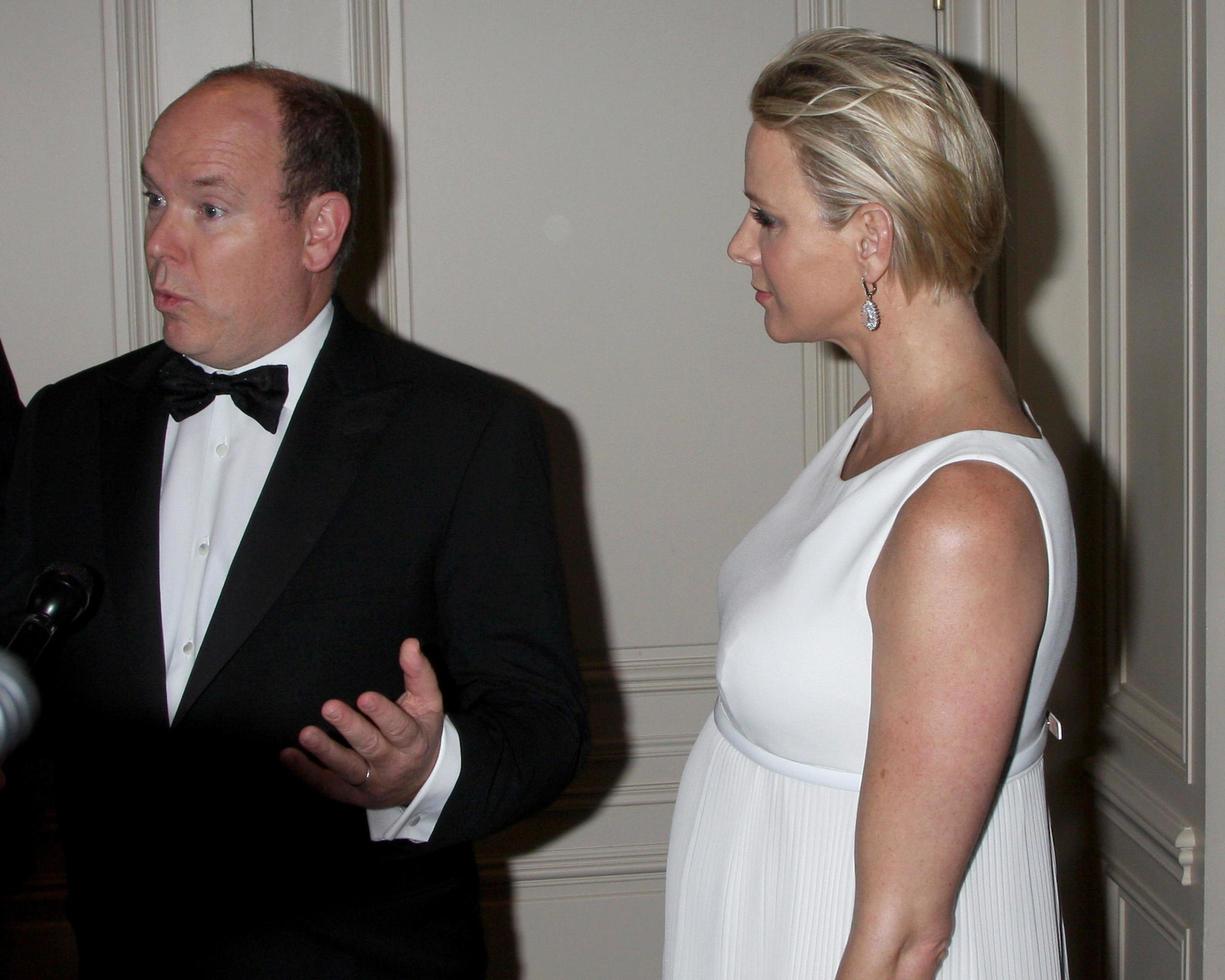 los angeles, 8 oct - son altesse sérénissime le prince albert ii de monaco, son altesse sérénissime la princesse charlene de monaco au gala de la fondation princesse grace 2014 à l'hôtel beverly wilshire le 8 octobre 2014 à beverly hills, ca photo