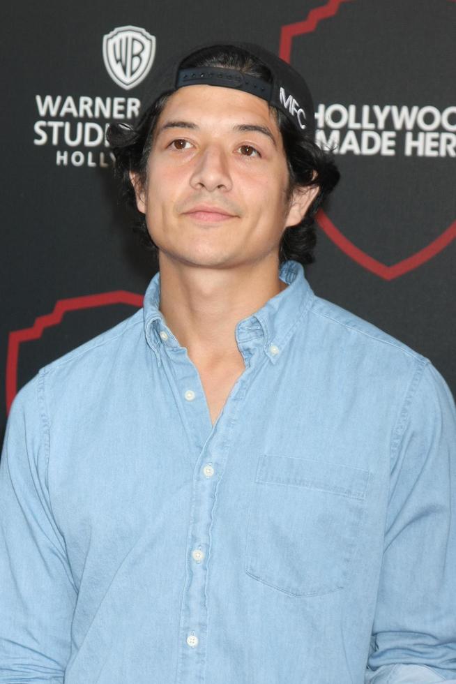 los angeles, 14 juillet - jon foo au dévoilement officiel de l'extension warner bros studio tour hollywood, étape 48 - scénario à projeter au studio warner brothers le 14 juillet 2015 à burbank, ca photo