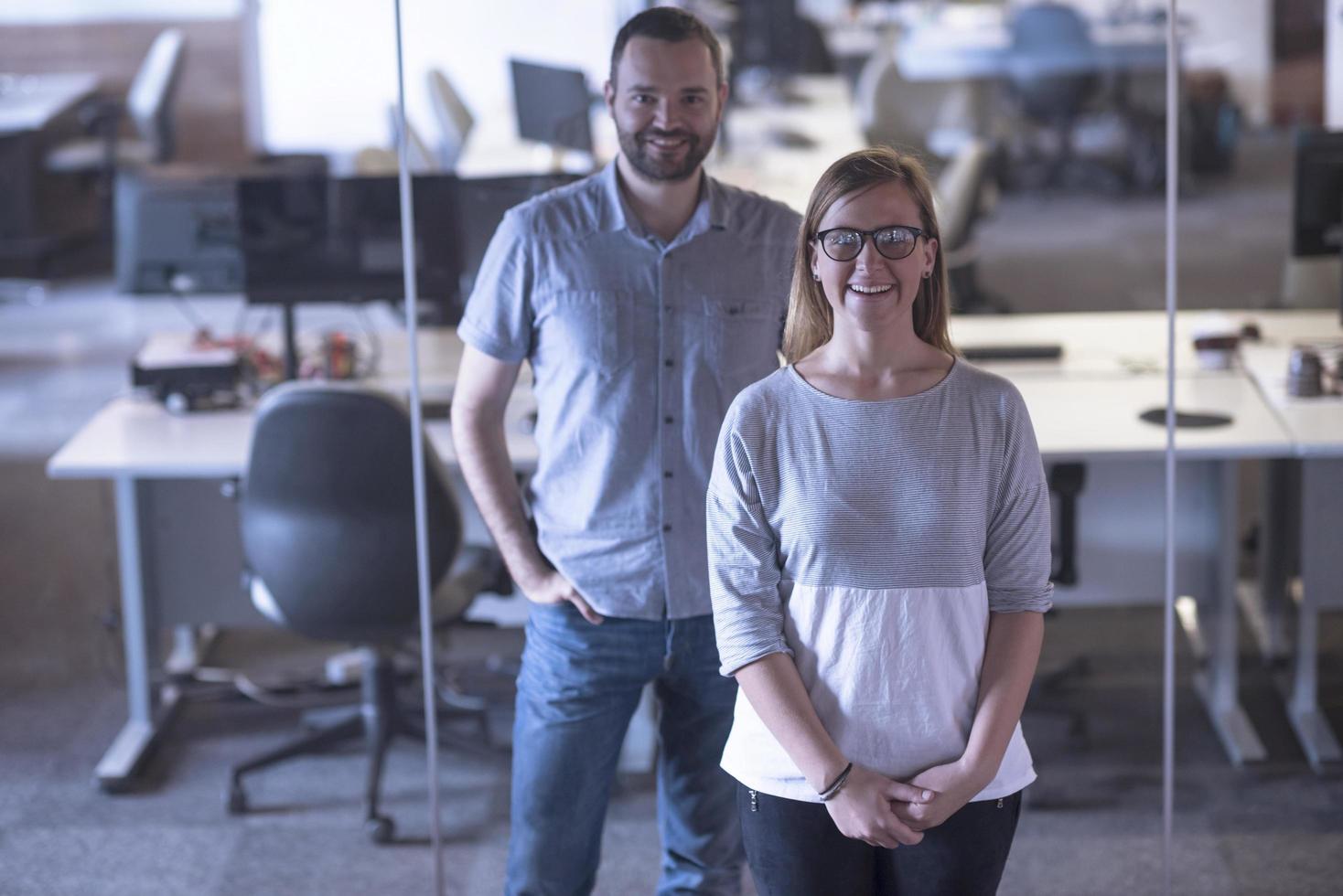 couple d'affaires au bureau photo