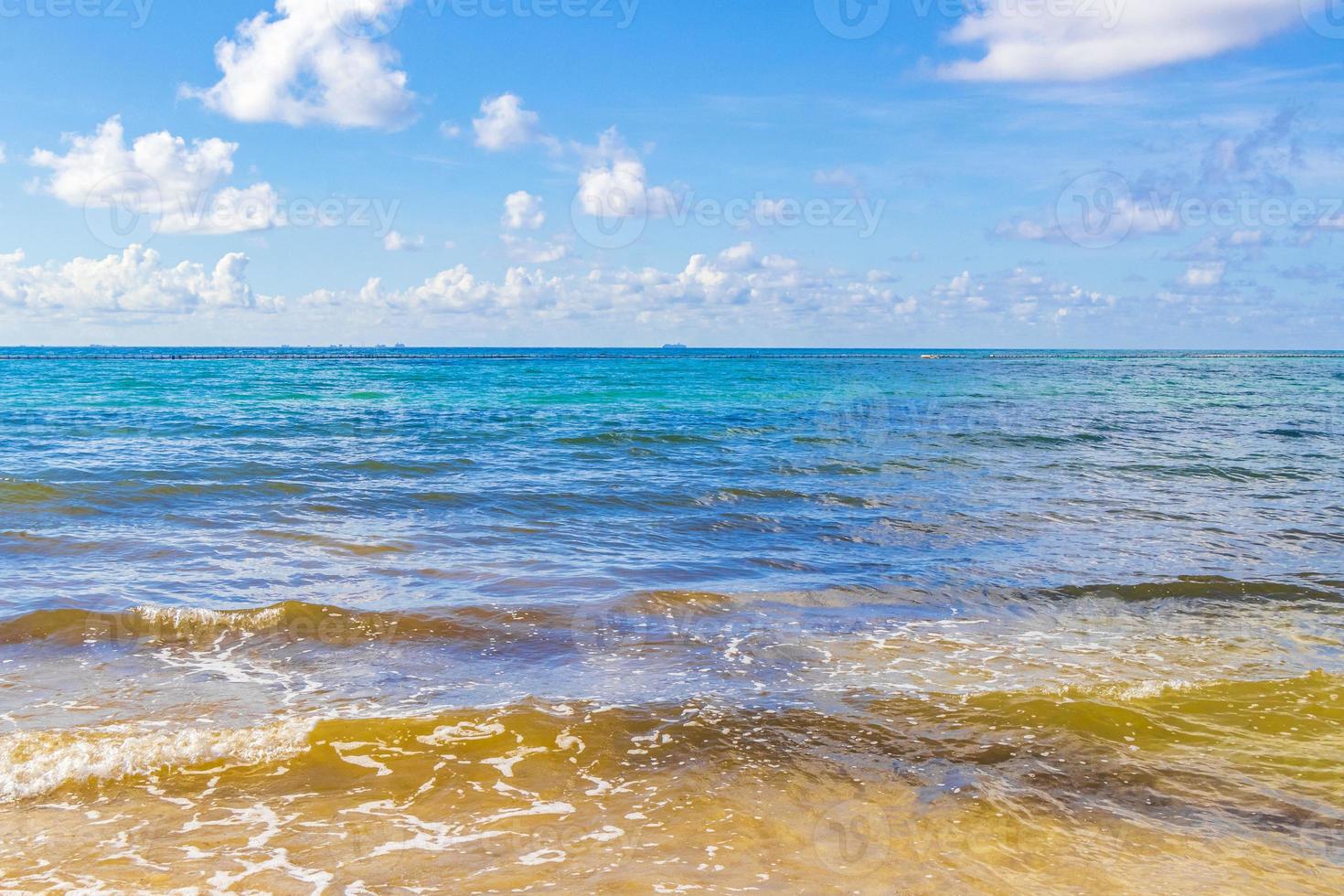 plage mexicaine tropicale eau turquoise claire playa del carmen mexique. photo