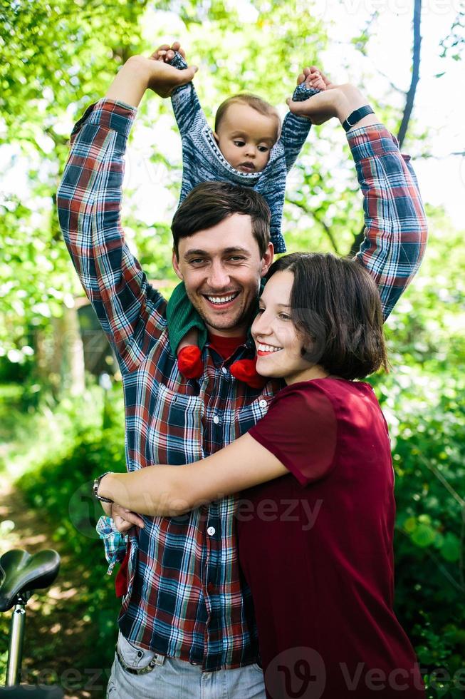 portrait de famille en plein air photo