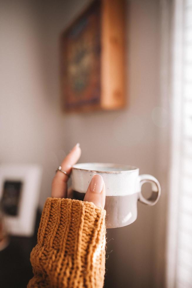 gros plan, de, main, tenue, tasse photo