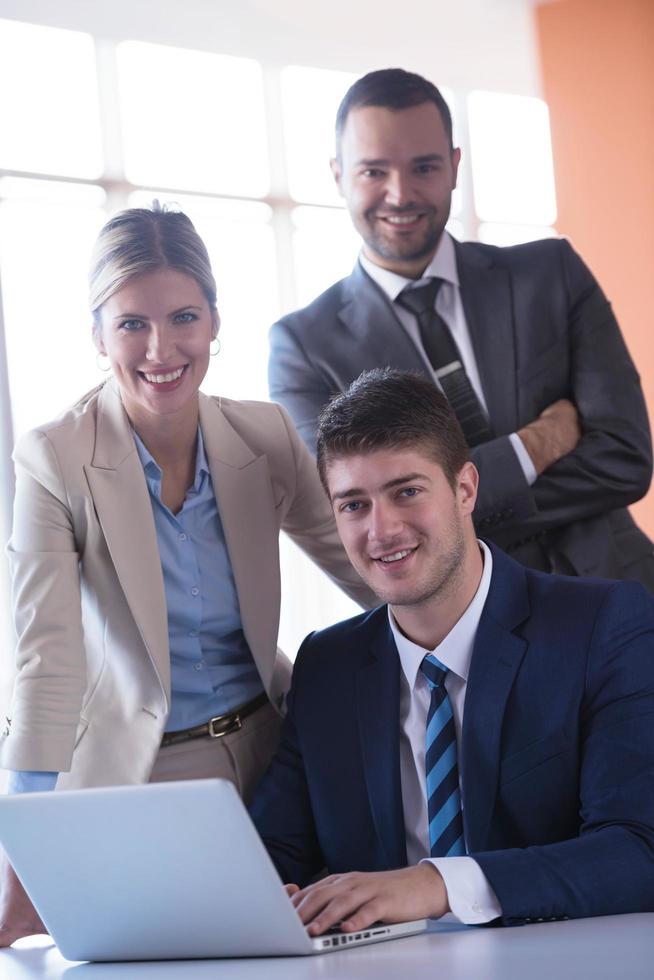 homme d'affaires au bureau photo