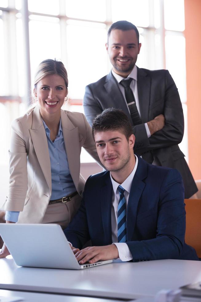 homme d'affaires au bureau photo