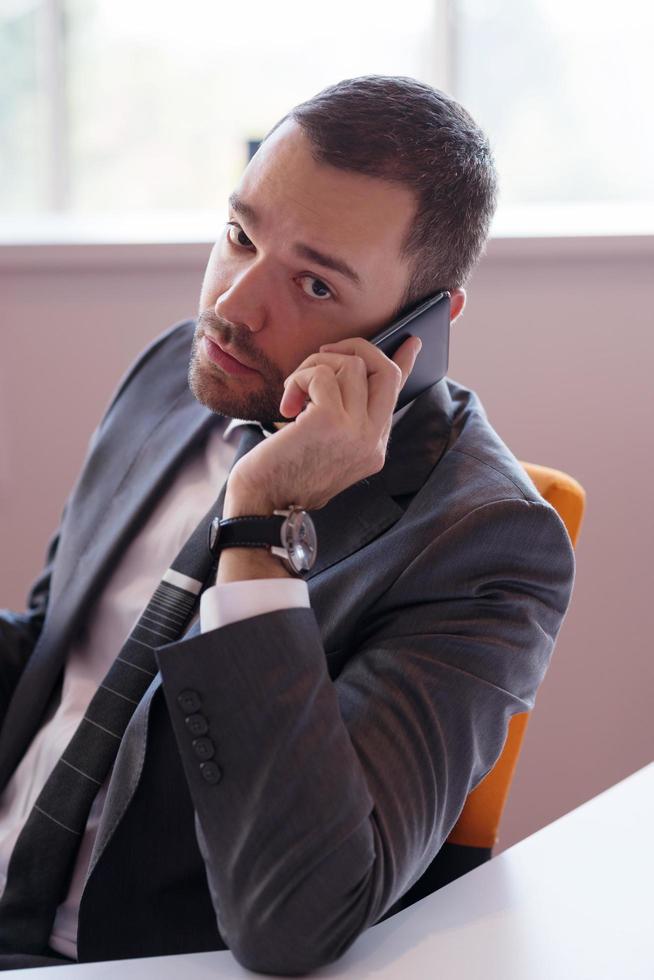 homme d'affaires au bureau photo