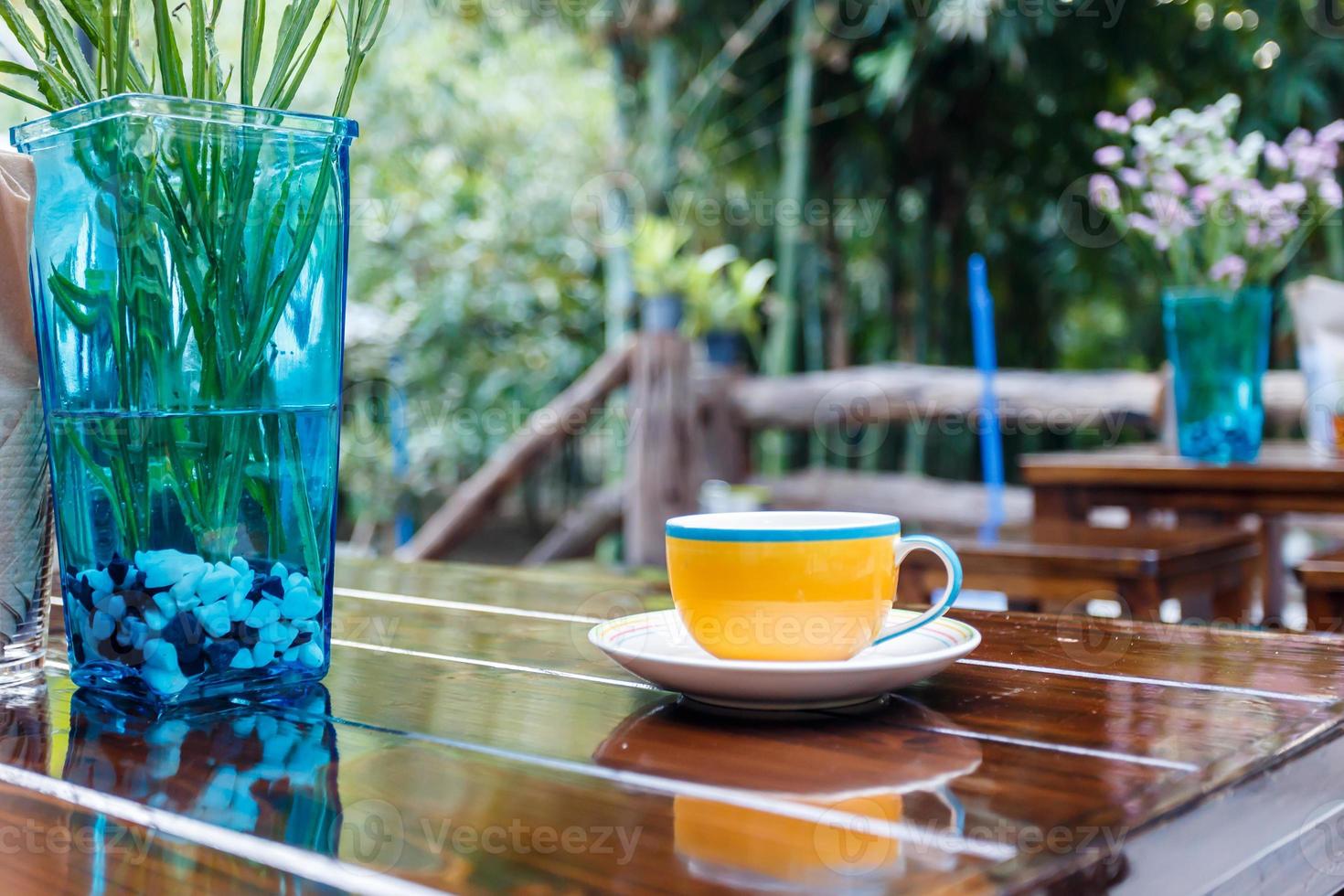tasse à café sur table au café photo