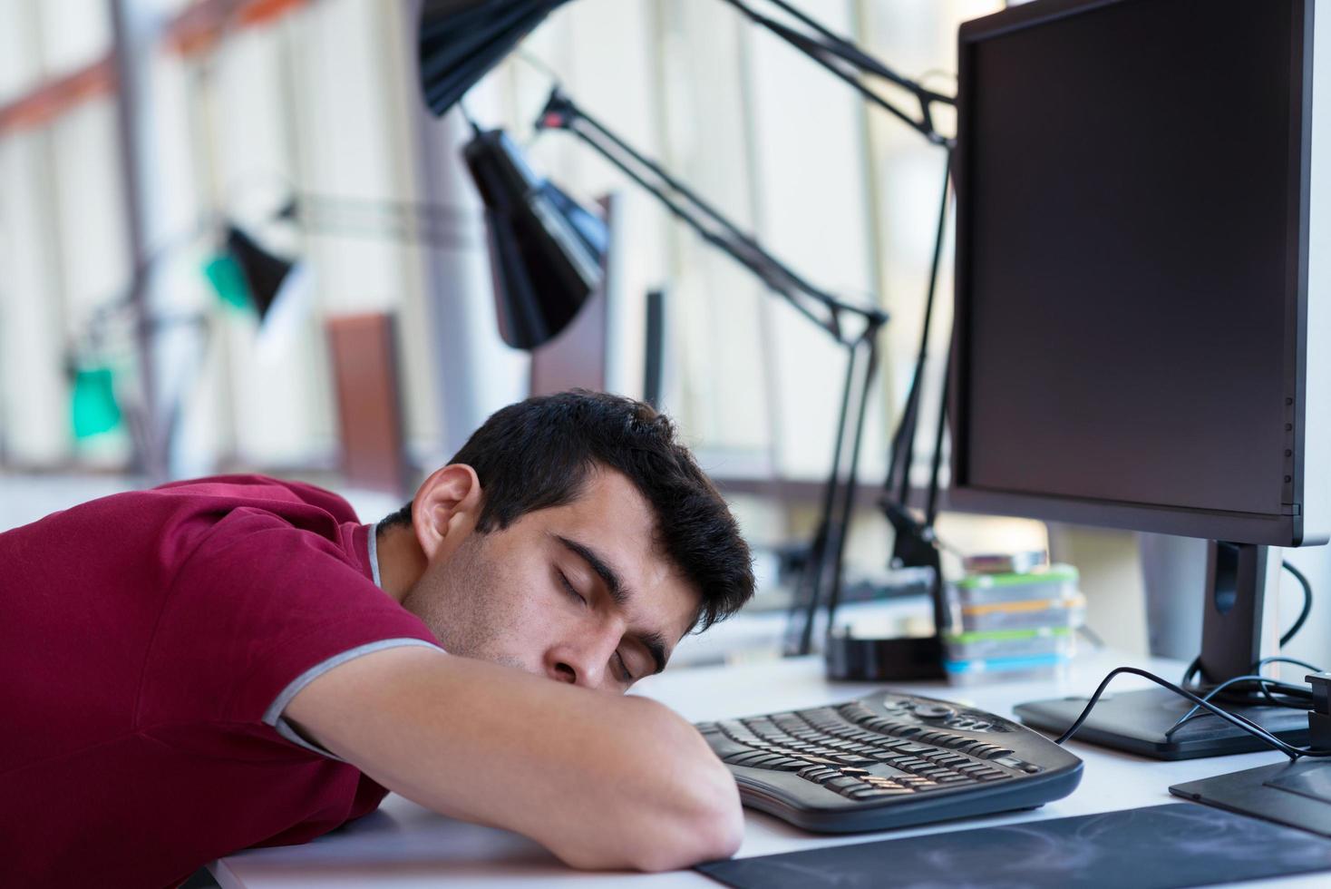 homme d'affaires au bureau photo