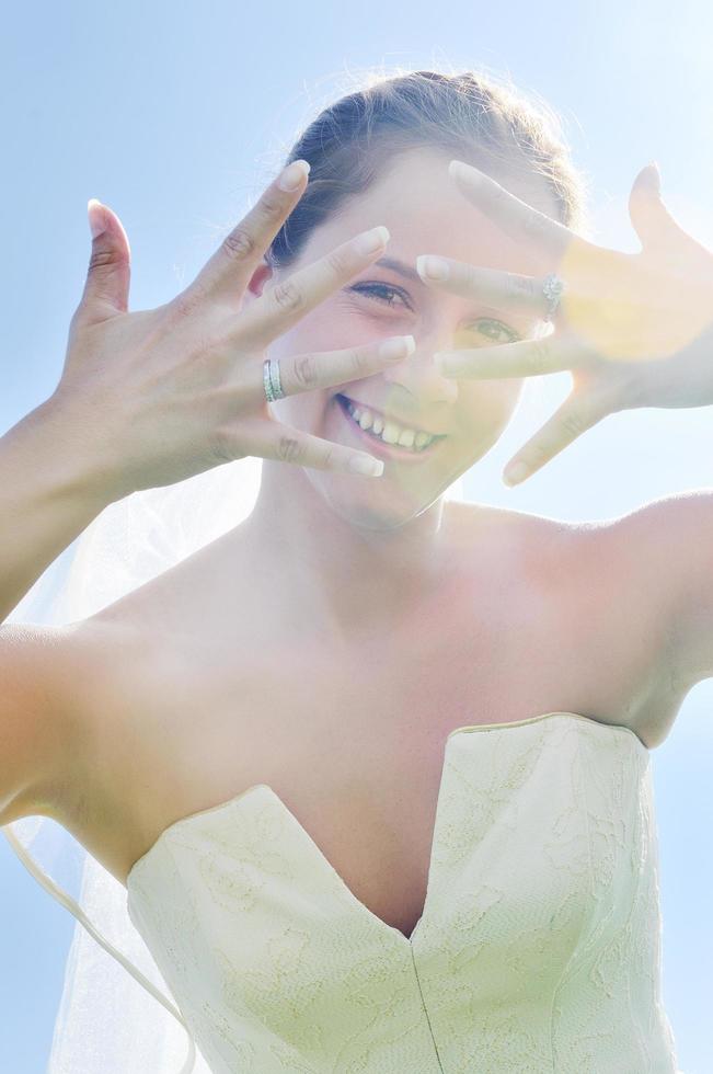 belle mariée en plein air photo