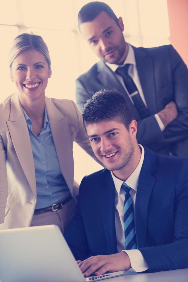 homme d'affaires au bureau photo