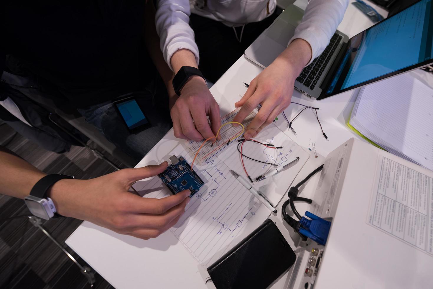 il étudiants en classe d'informatique photo