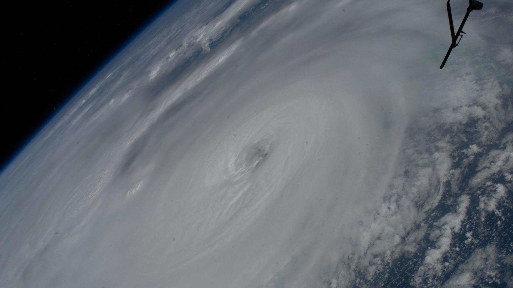 28 septembre 2022 259 miles au-dessus du golfe du mexique - l'ouragan ian est photographié s'approchant de la côte ouest de la floride comme une tempête de catégorie 4 photo