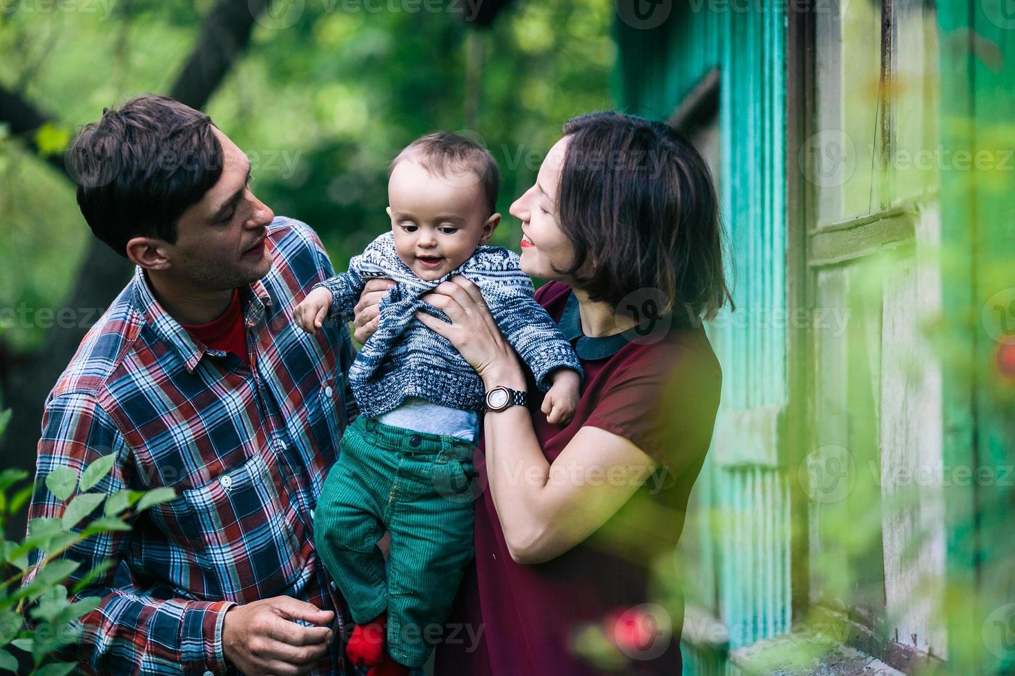 portrait de famille en plein air photo