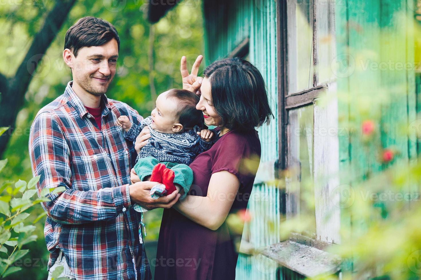 portrait de famille en plein air photo