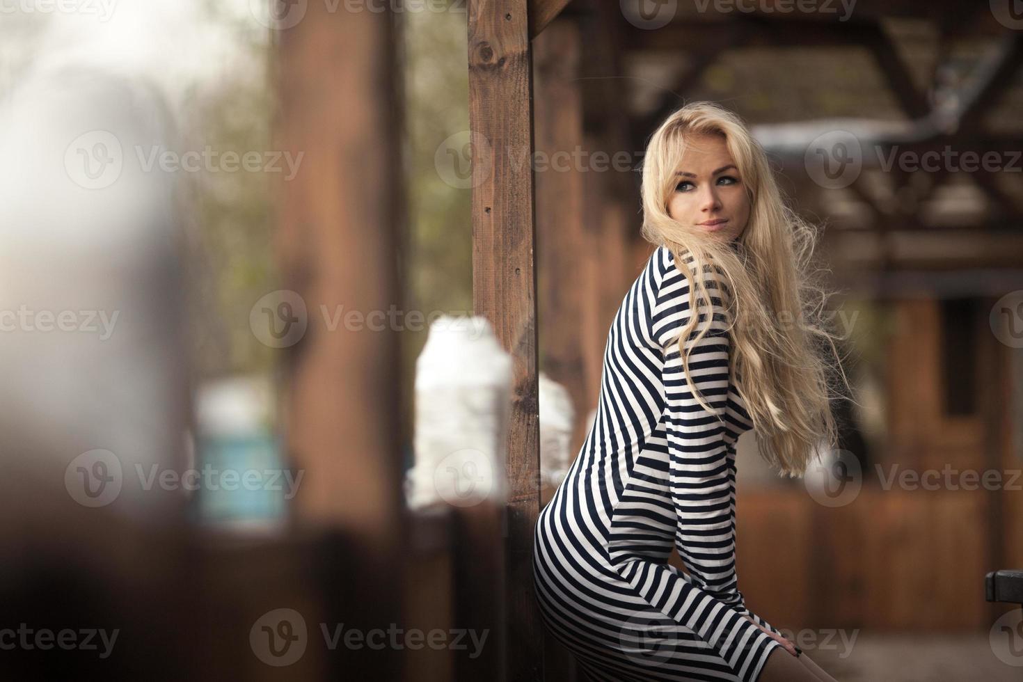 portrait de femme en plein air photo