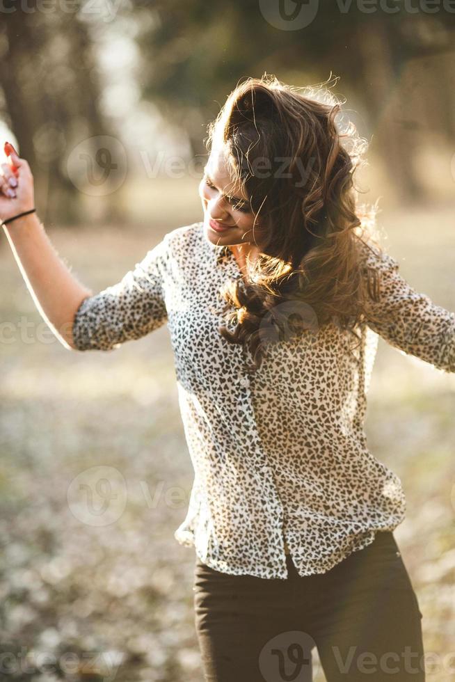 portrait de femme en plein air photo