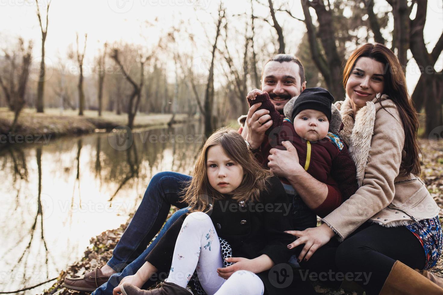 portrait de famille en plein air photo