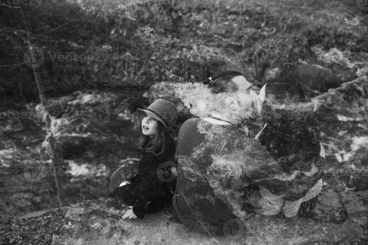 portrait de famille en plein air photo