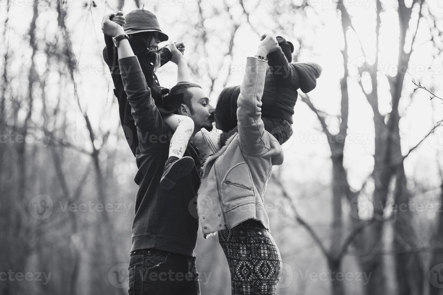 portrait de famille en plein air photo