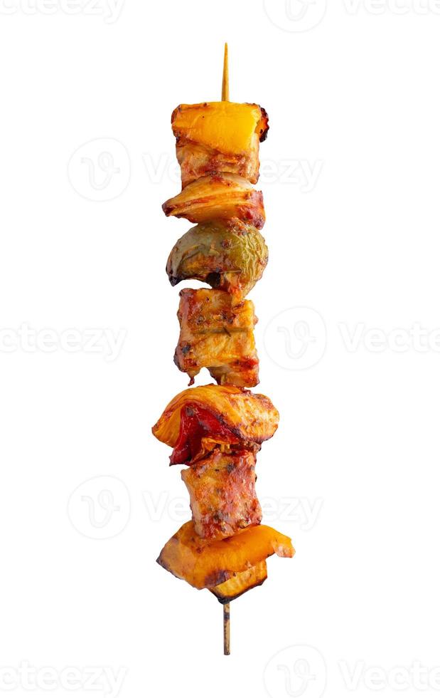 brochette de porc grillé et barbecue de légumes isolé sur fond blanc photo