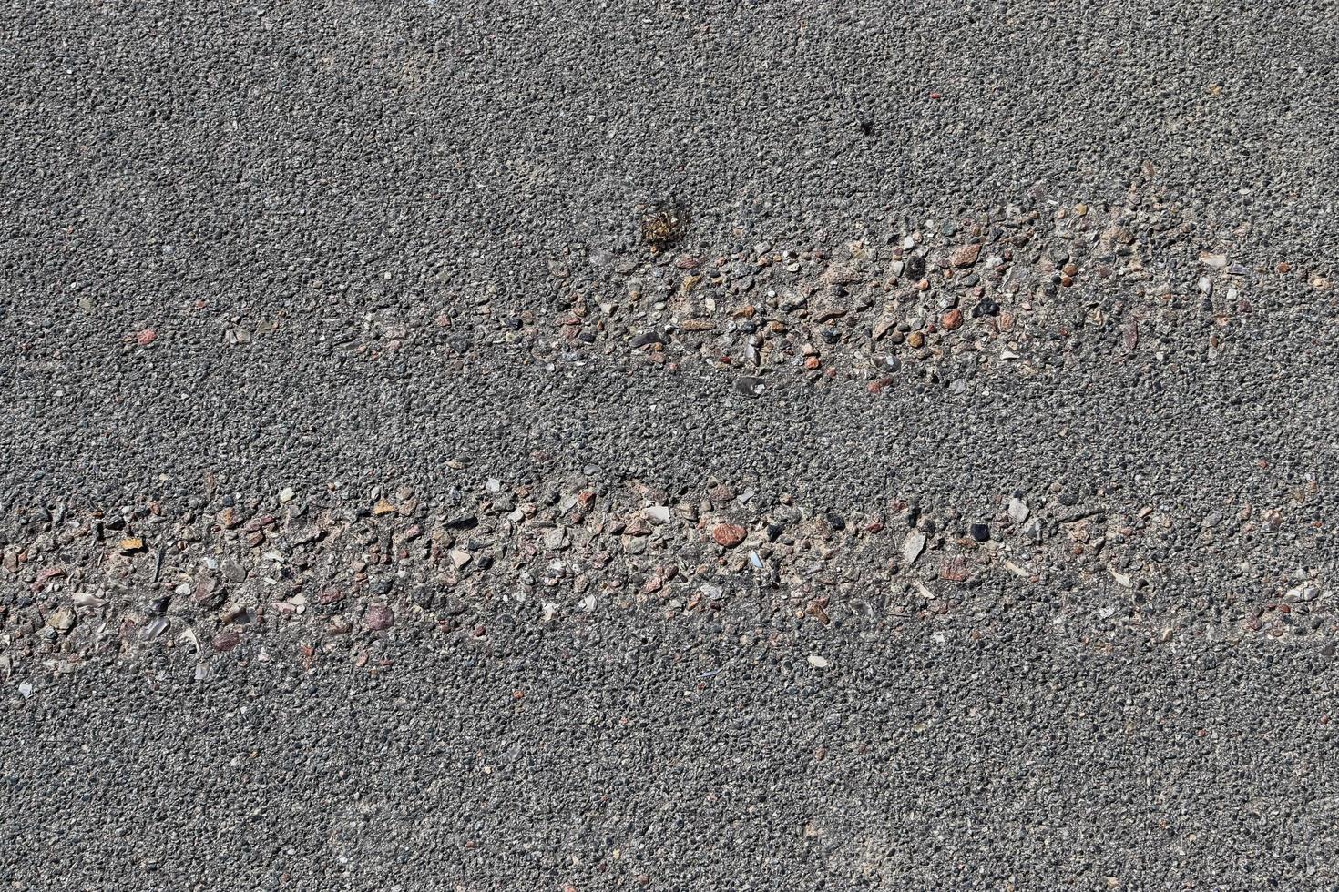 vue détaillée sur les surfaces d'asphalte de différentes rues et routes avec des fissures photo