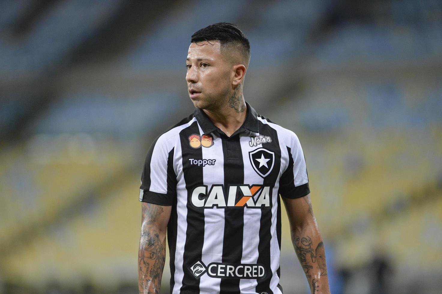 Rio, Brésil - 28 mars 2018 - leo valencia joueur en match entre flamengo et botafogo par le championnat carioca au stade maracana photo