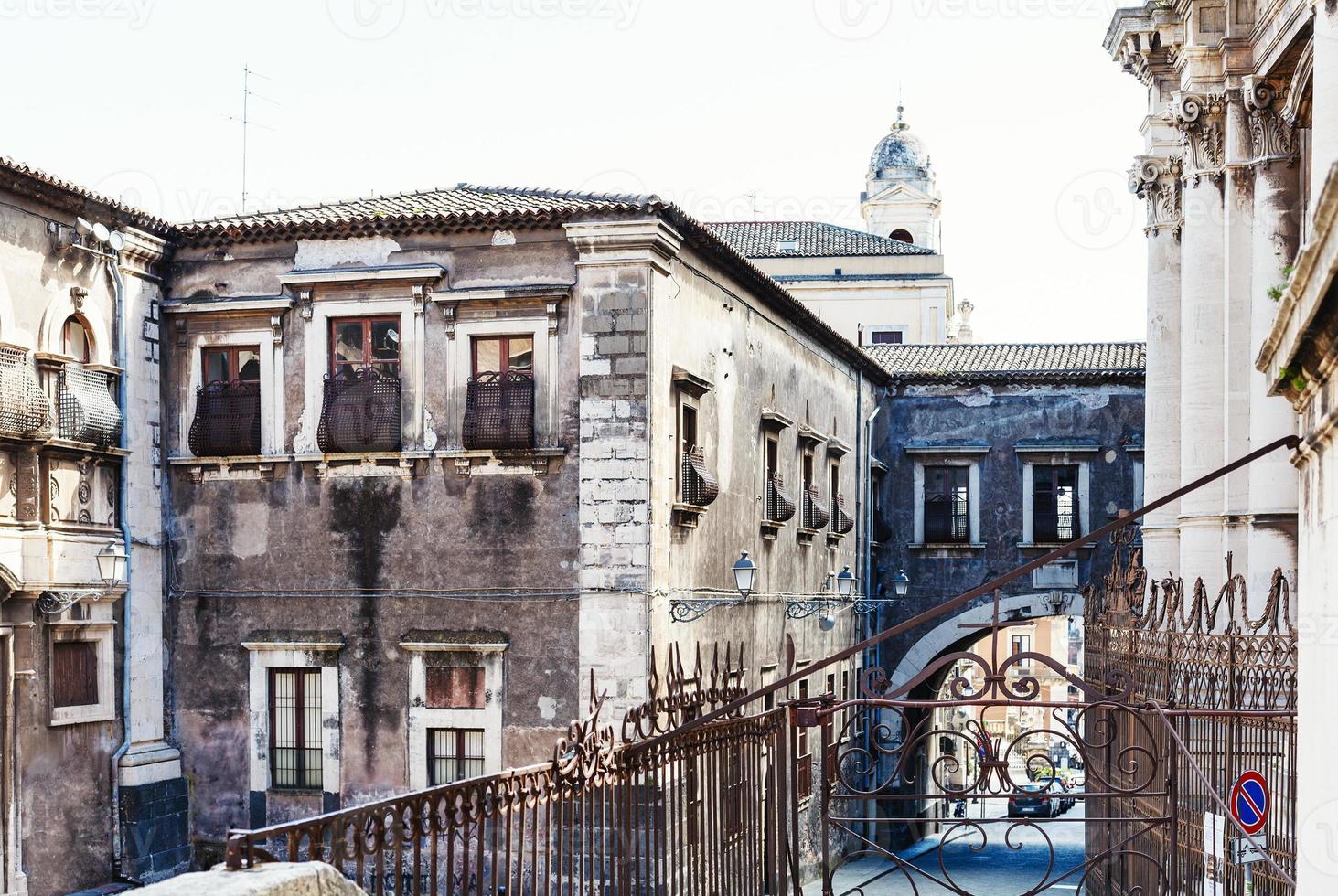 maisons de style baroque dans la ville de catane, sicile, photo