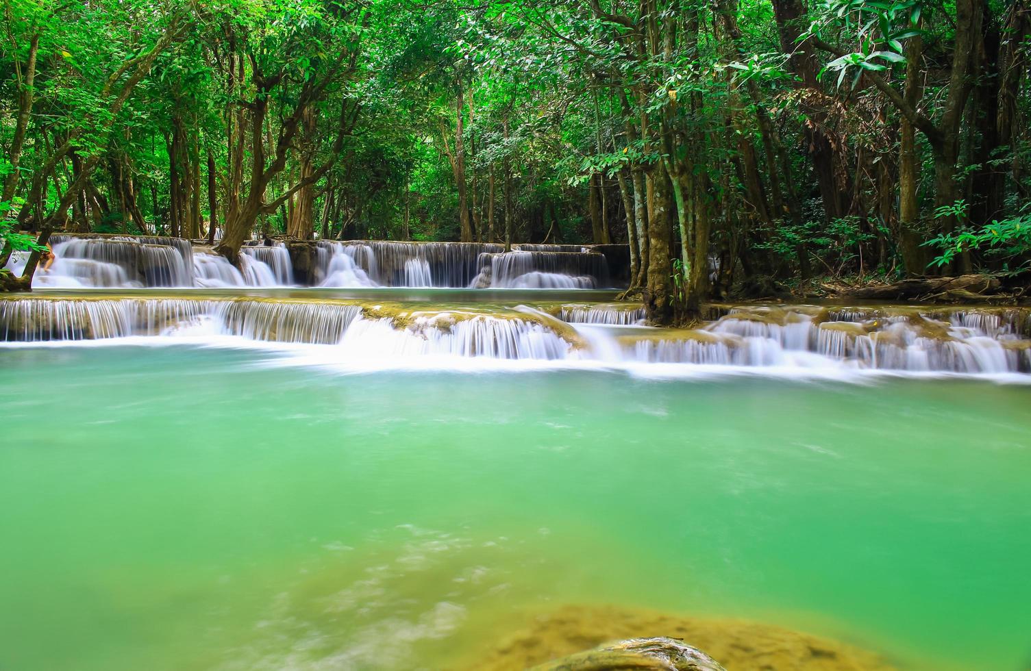 erawan tombe pendant la journée photo