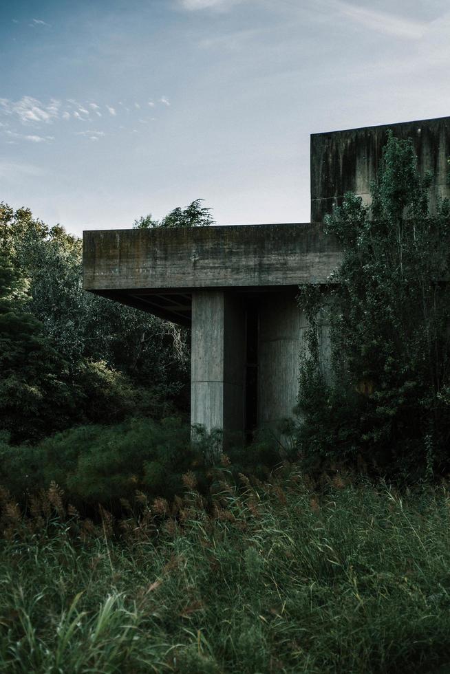 structure en béton gris photo