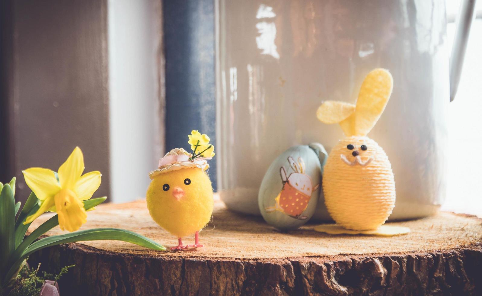 jouets de Pâques en peluche jaune photo