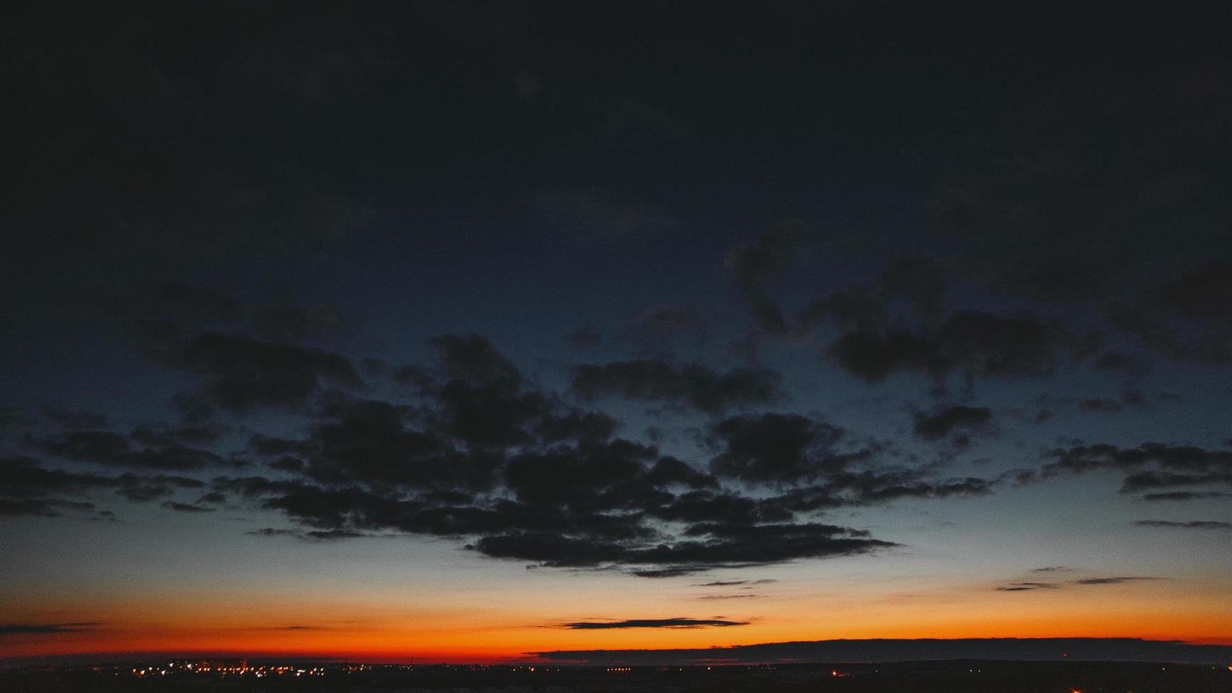 coucher de soleil sur l'horizon photo