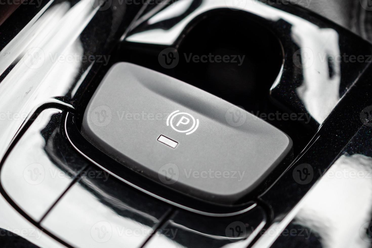 bouton de frein à main électronique dans une voiture moderne de luxe  12592483 Photo de stock chez Vecteezy
