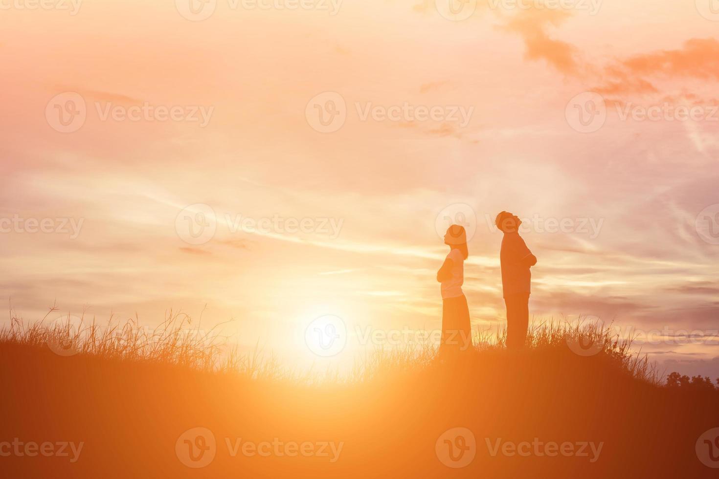 silhouette de couple rompant une relation photo