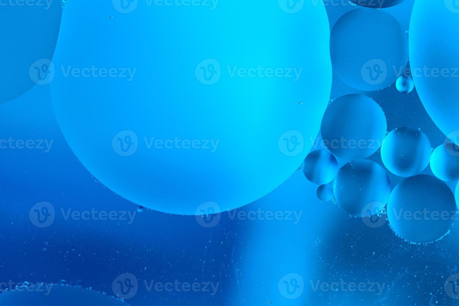 huile bleue abstraite dans l'arrière-plan macro de l'eau photo