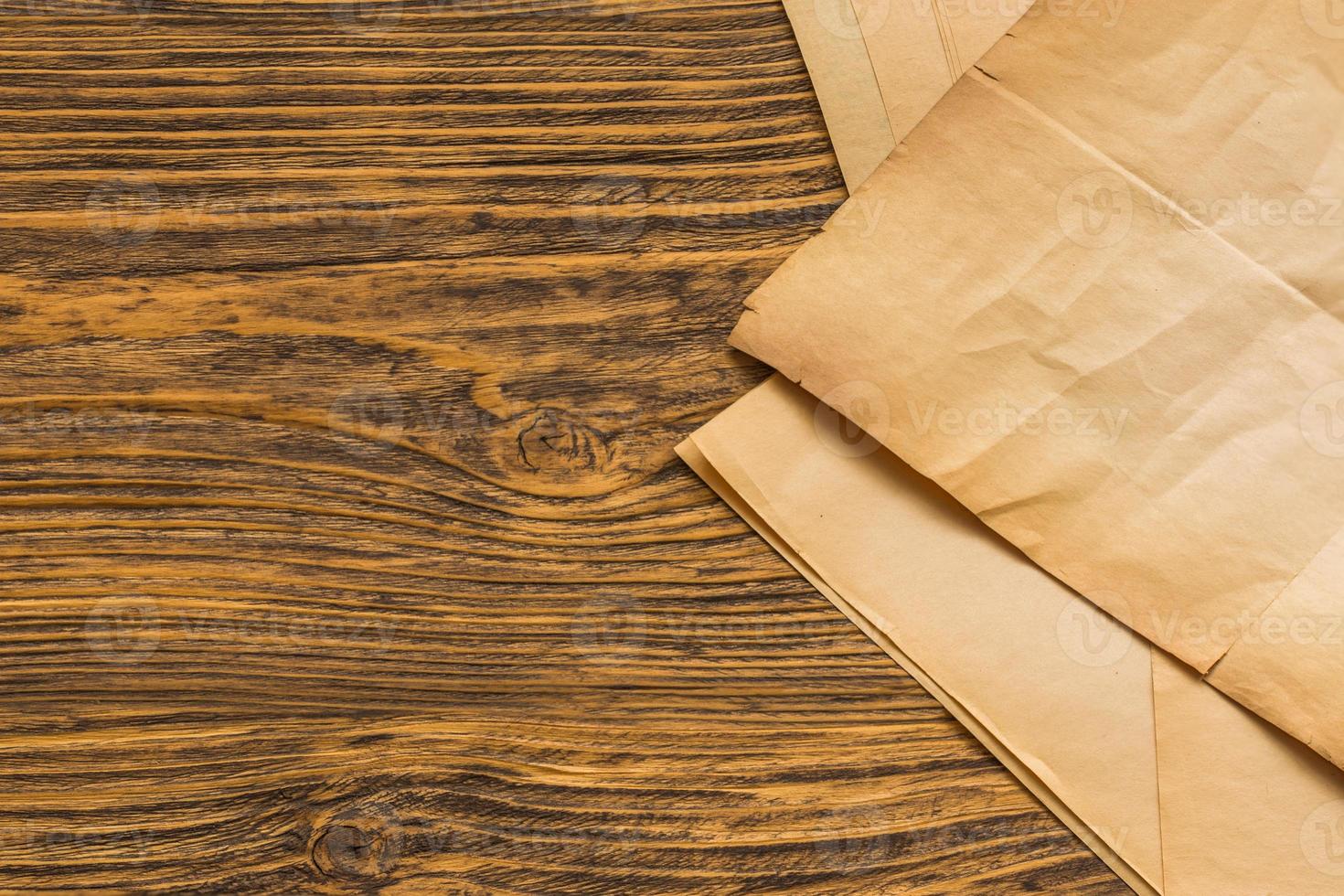 feuilles de vieux papier sur la table photo