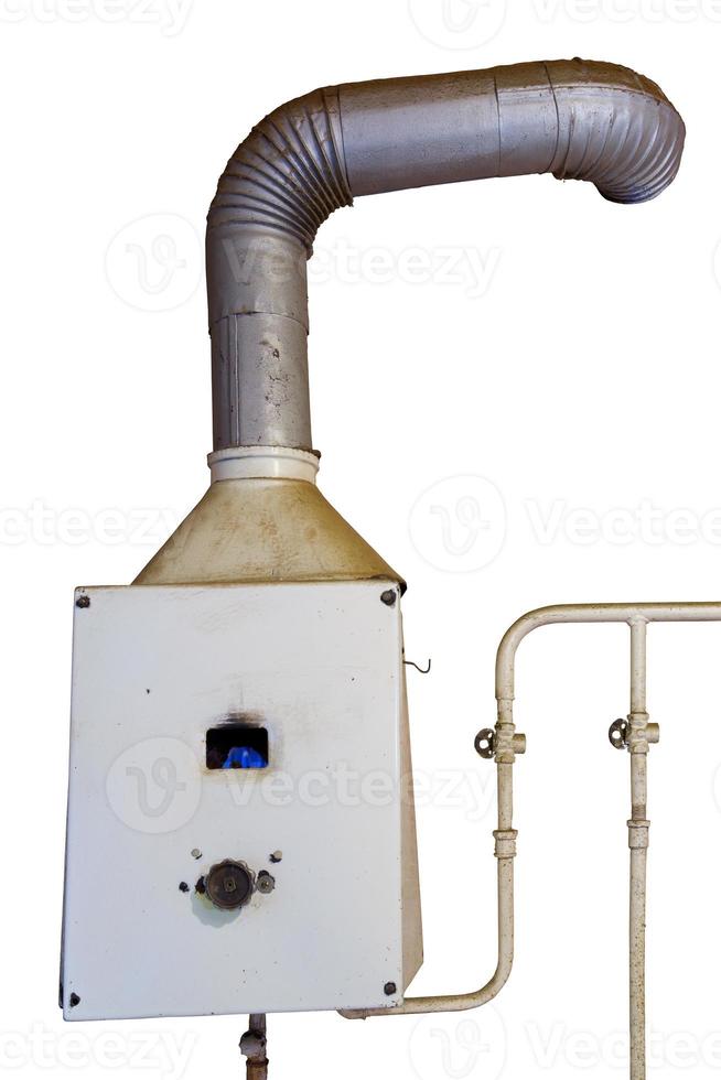 Ancien chauffe-eau à gaz soviétique isolé sur fond blanc photo