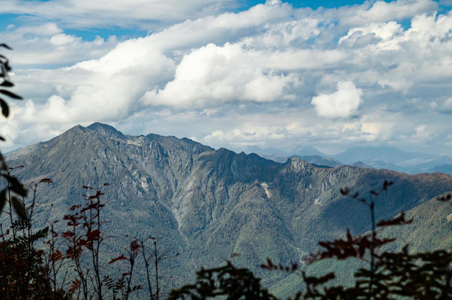 vue d'automne sur les montagnes photo