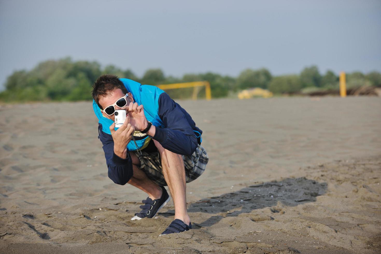 photographe amateur prenant une photo instantanée