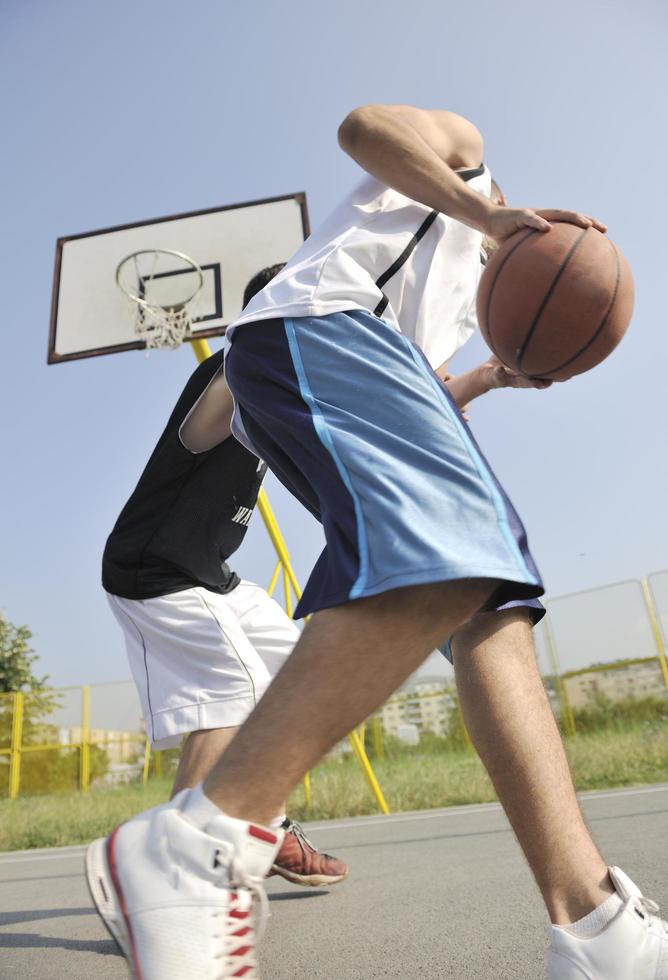 match de streetball tôt le matin photo