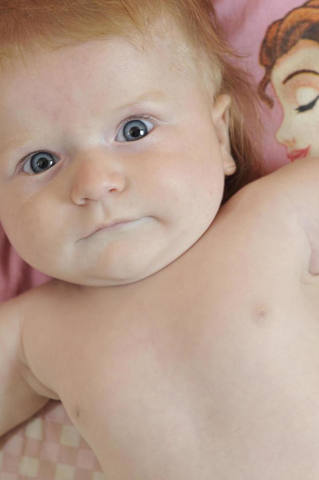 mignon petit bébé closeup portrait photo