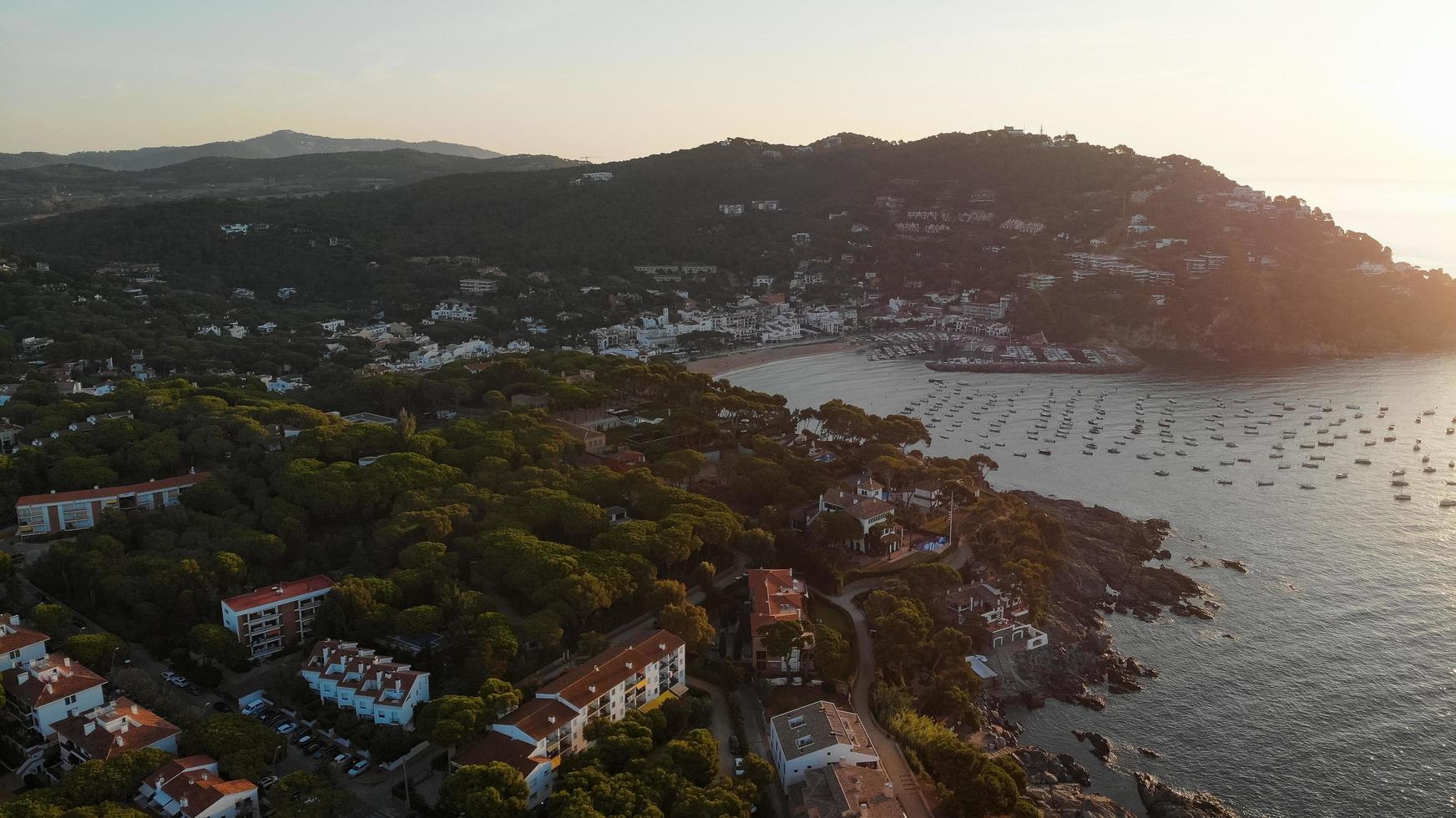 ville au bord de la mer photo