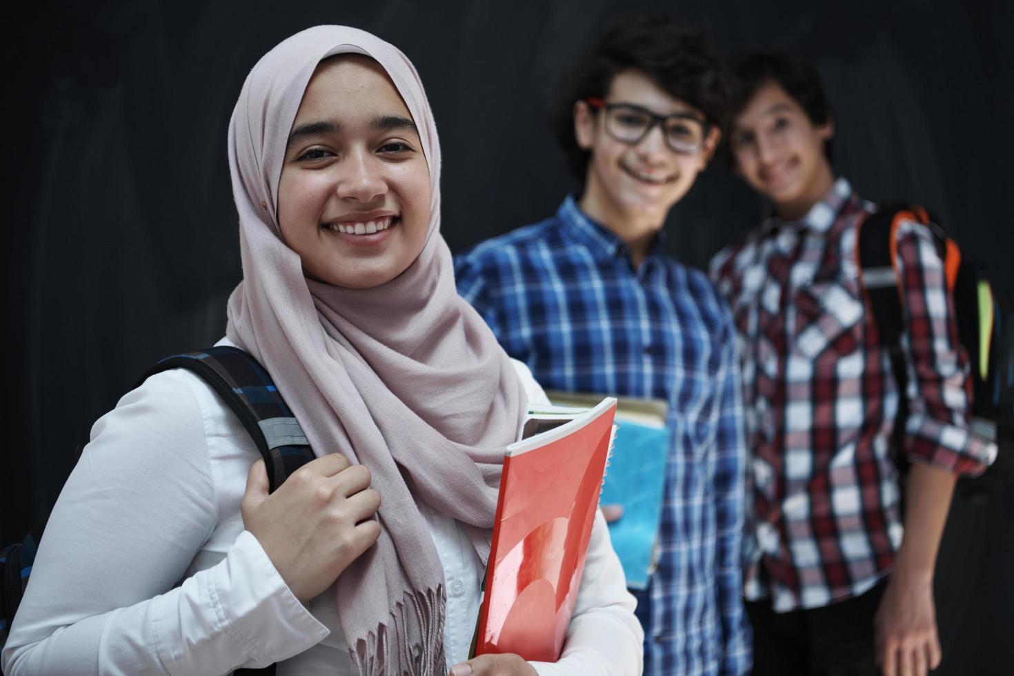 groupe d'adolescents arabes photo