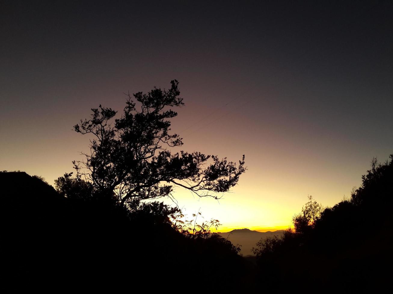 lever de soleil depuis la montagne de bromo photo