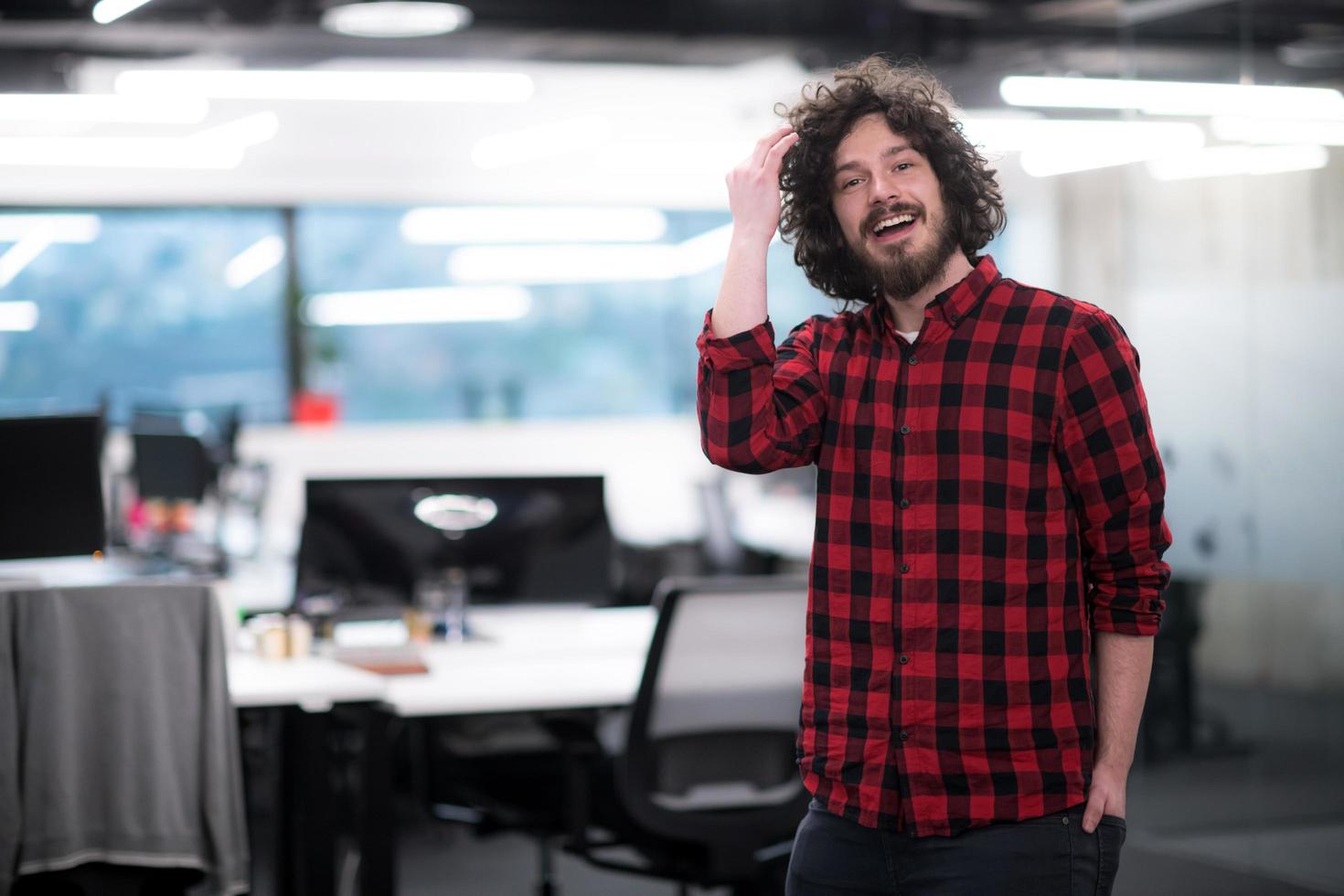 portrait d'un développeur de logiciels souriant photo