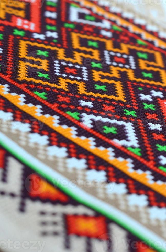 motif de broderie tricoté d'art populaire ukrainien traditionnel sur tissu textile photo