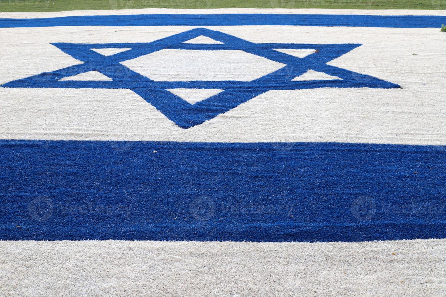 le drapeau bleu et blanc d'israël avec l'étoile à six branches de david. photo