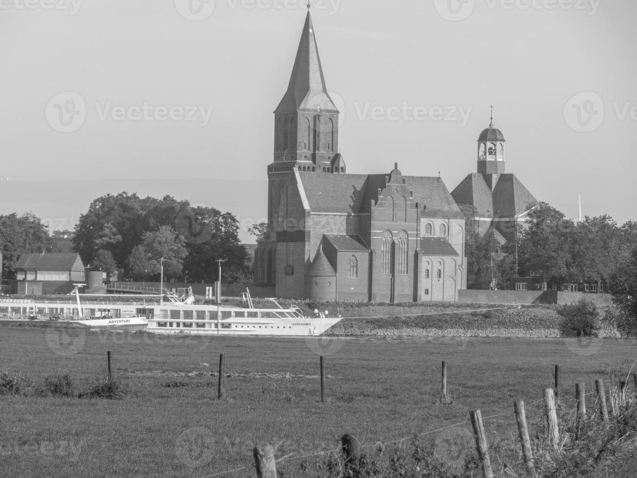 la ville d'emmerich au bord du rhin photo