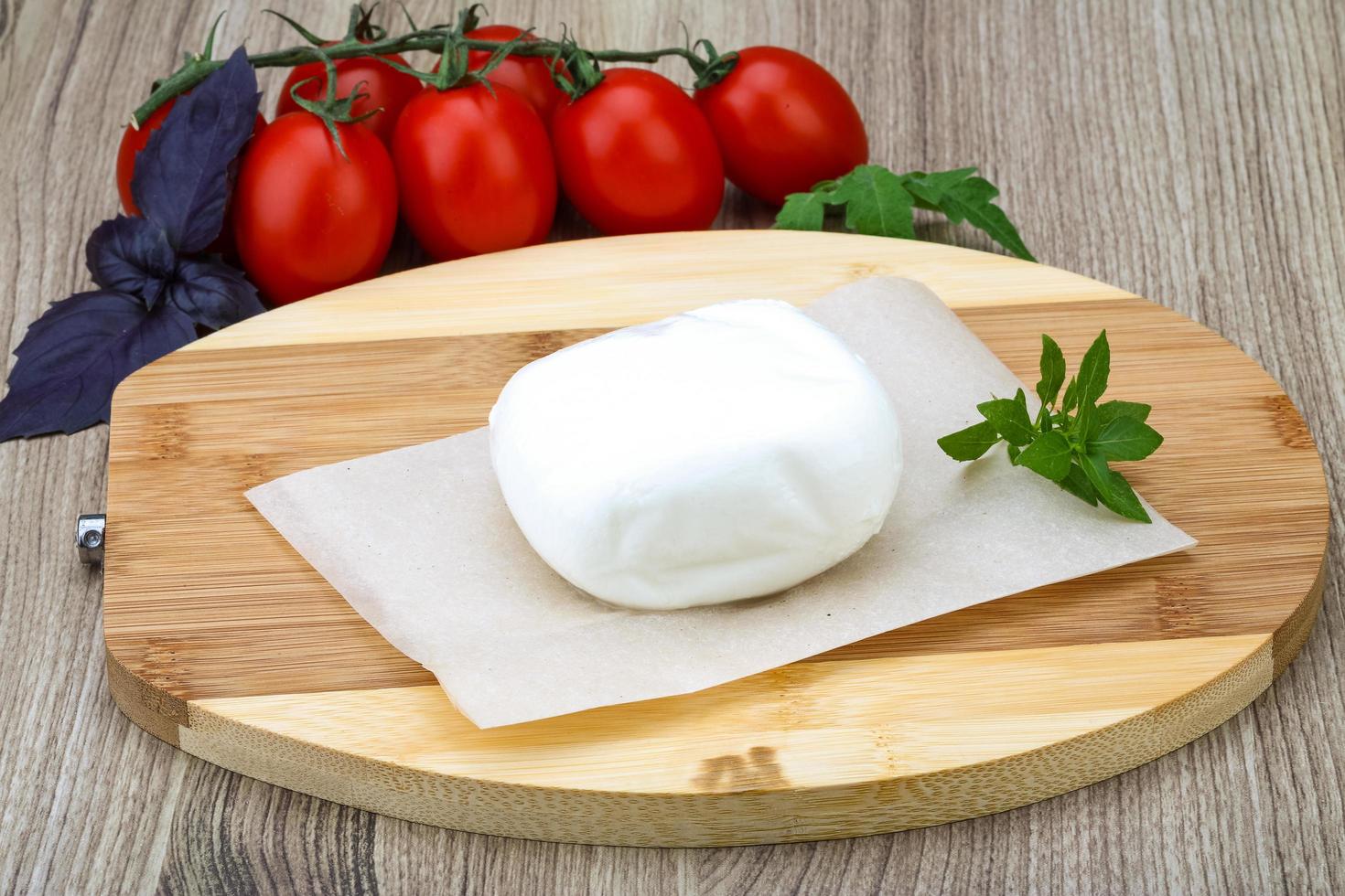 mozzarella sur bois photo